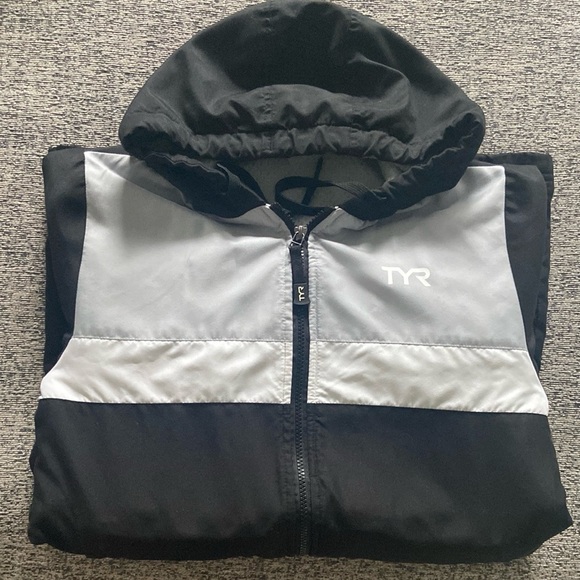 TYR Youth Alliance Podium Parka - Picture 7 of 11